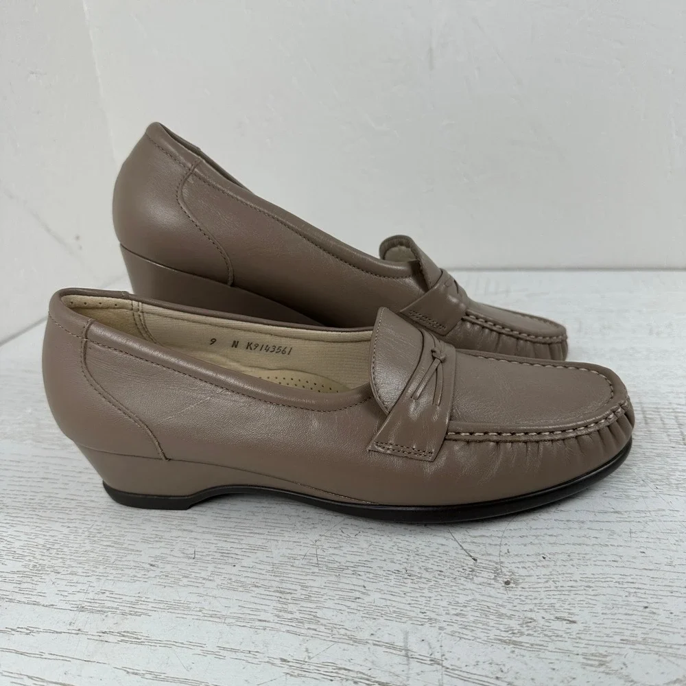 SAS Tripad Comfort Easier Womens 9 N Taupe Leather Wedge‎ Loafers Slip On Shoes